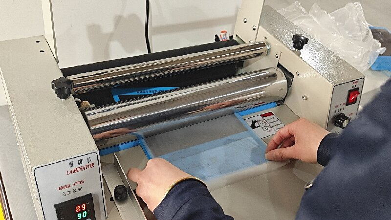 Ba yếu tố ảnh hưởng đến màng cán nhiệt: nhiệt độ, tốc độ và áp suất.
